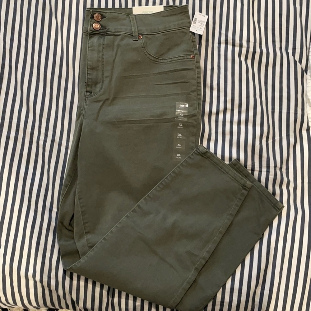 NWT Maurices Green High Rise Jegging XL Short